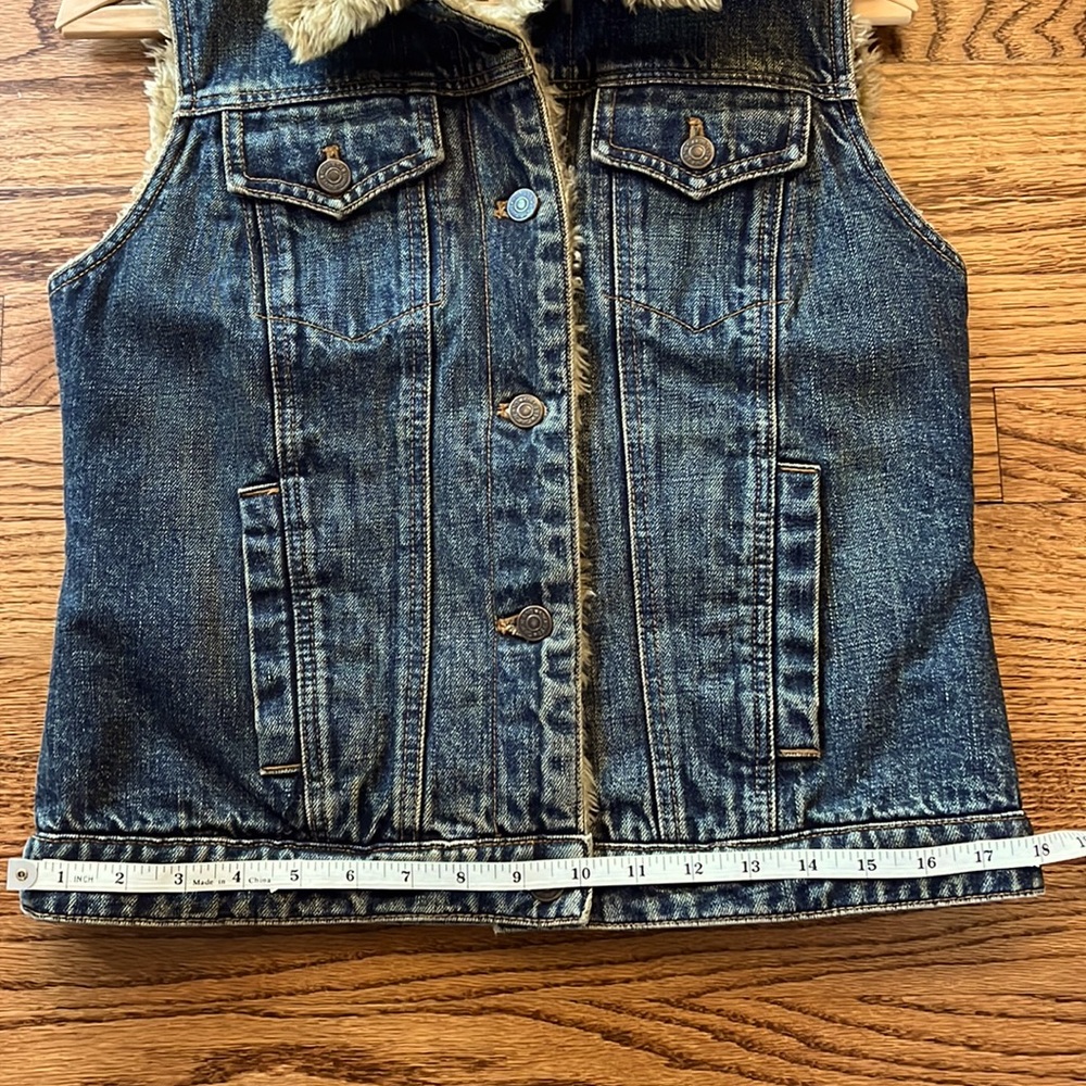Gap Denim Trucker Faux Fur Lined Vest - Picture 6 of 7